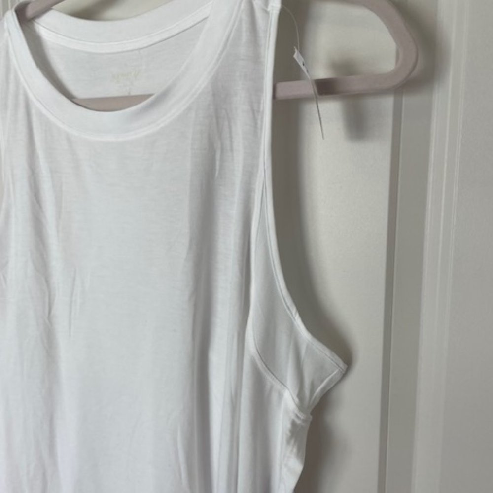 Old Navy Active- Side Slit Tank - Picture 3 of 4